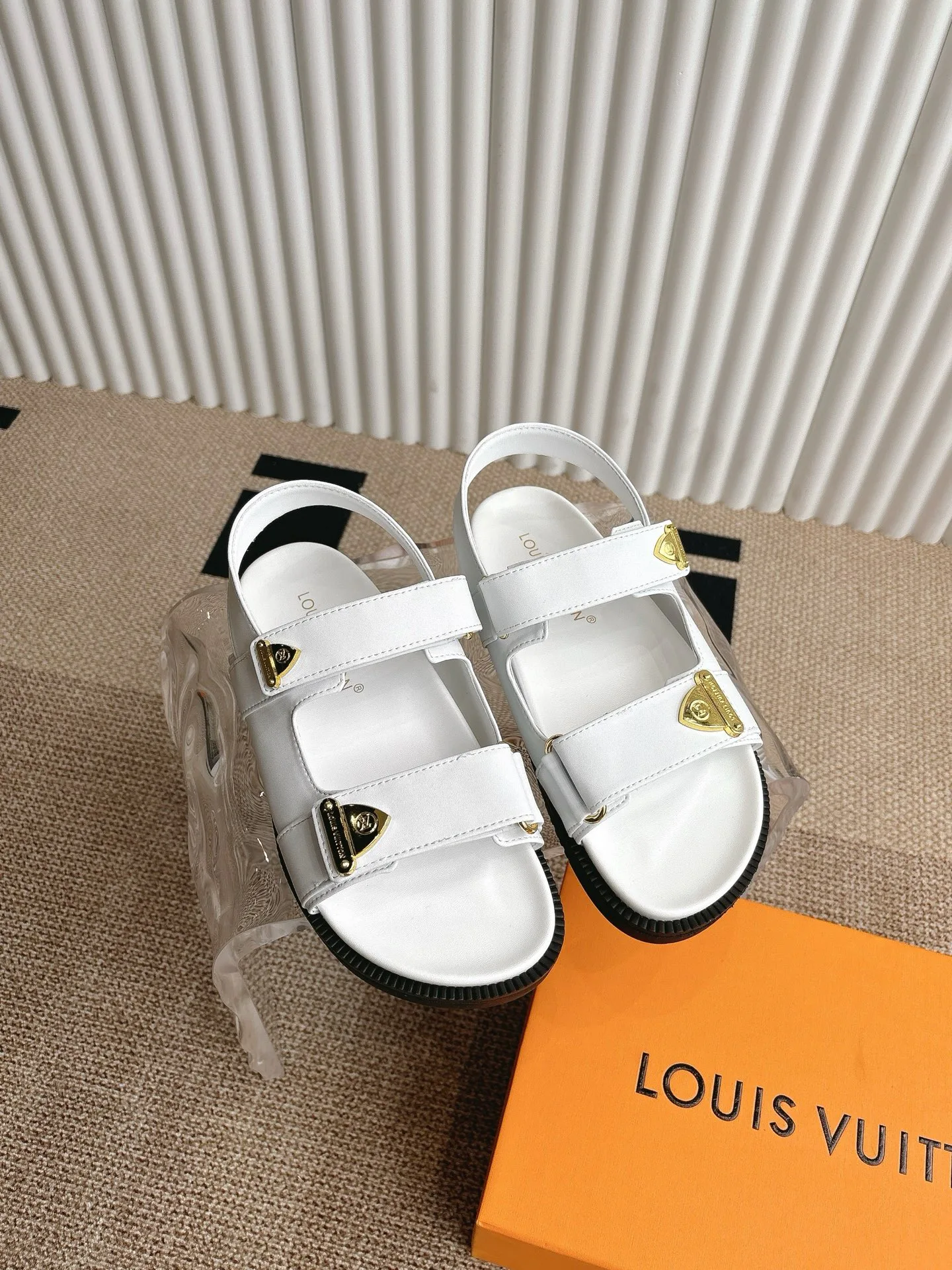 Women's Open-Toe Sandals LOUIS VUITTON 17499604