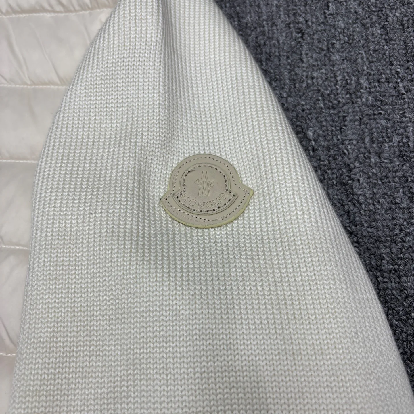 Women's Jumpers And Sweaters MONCLER 18042544
