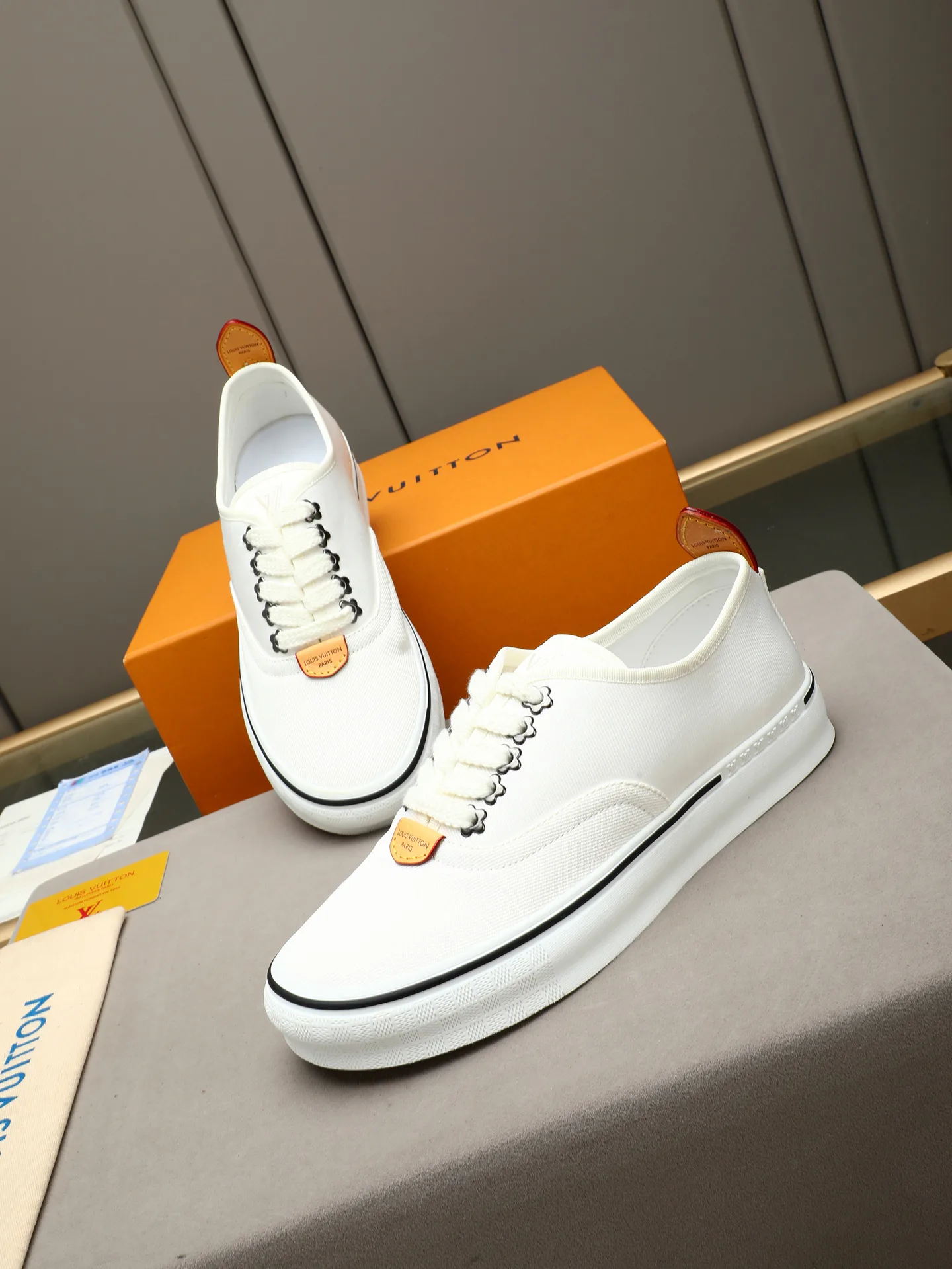 Women's Sneakers LOUIS VUITTON 17947253