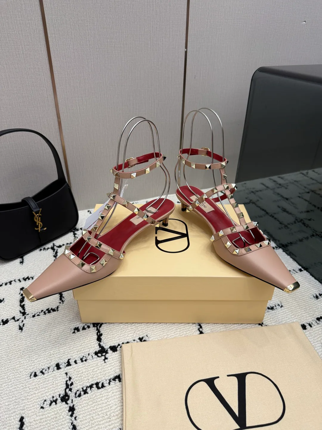 Women's Open-Toe Sandals VALENTINO 17594505