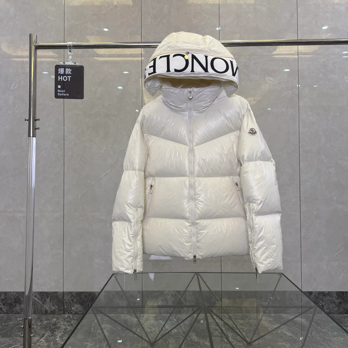Women's Jackets And Down Jackets MONCLER 18391717