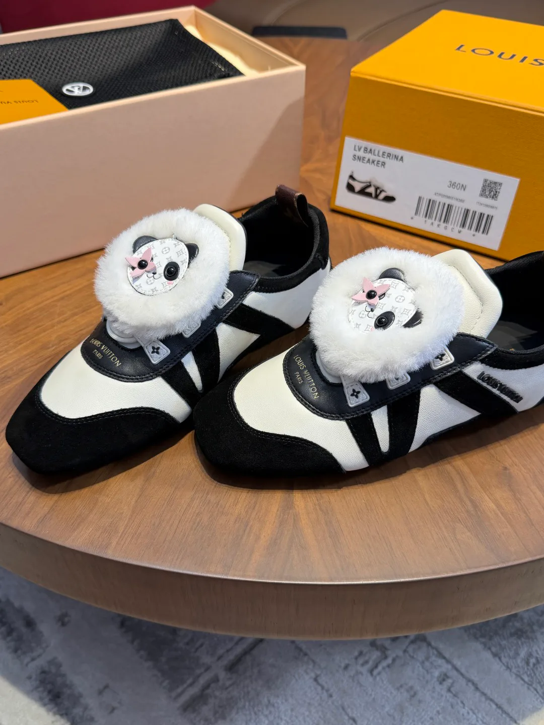 Women's Sneakers LOUIS VUITTON 18161998