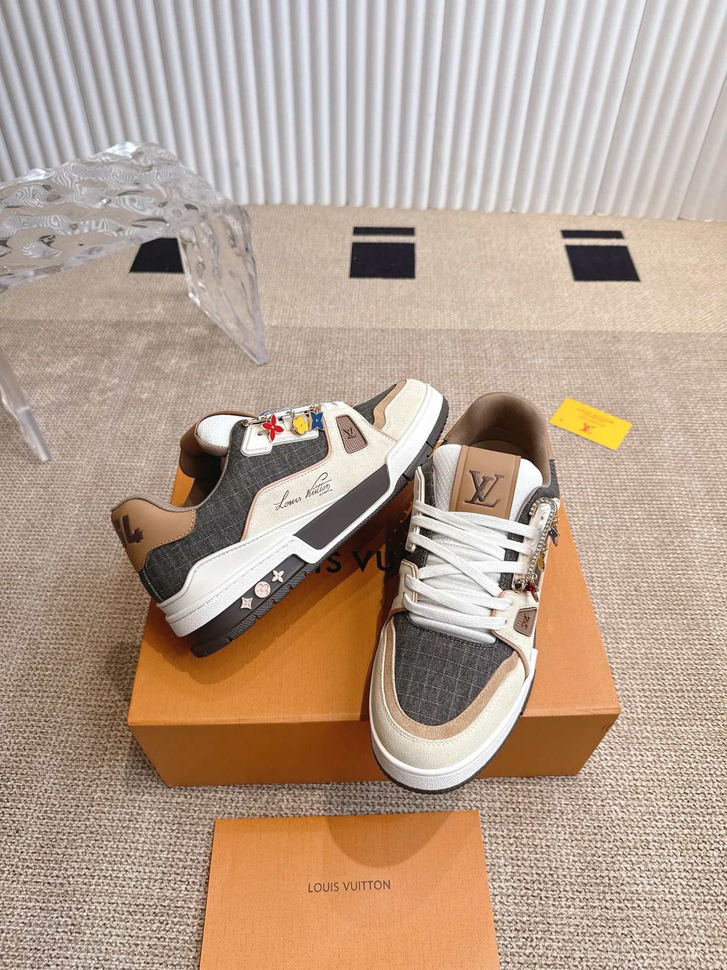 Women's Sneakers LOUIS VUITTON 18324760
