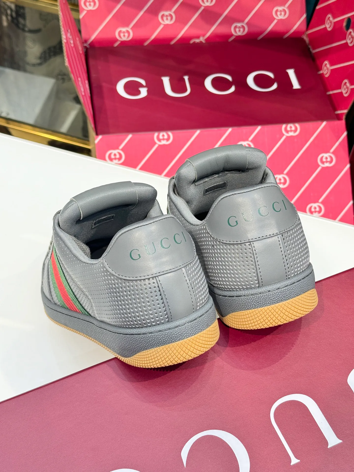 Women's Sneakers GUCCI 17946875