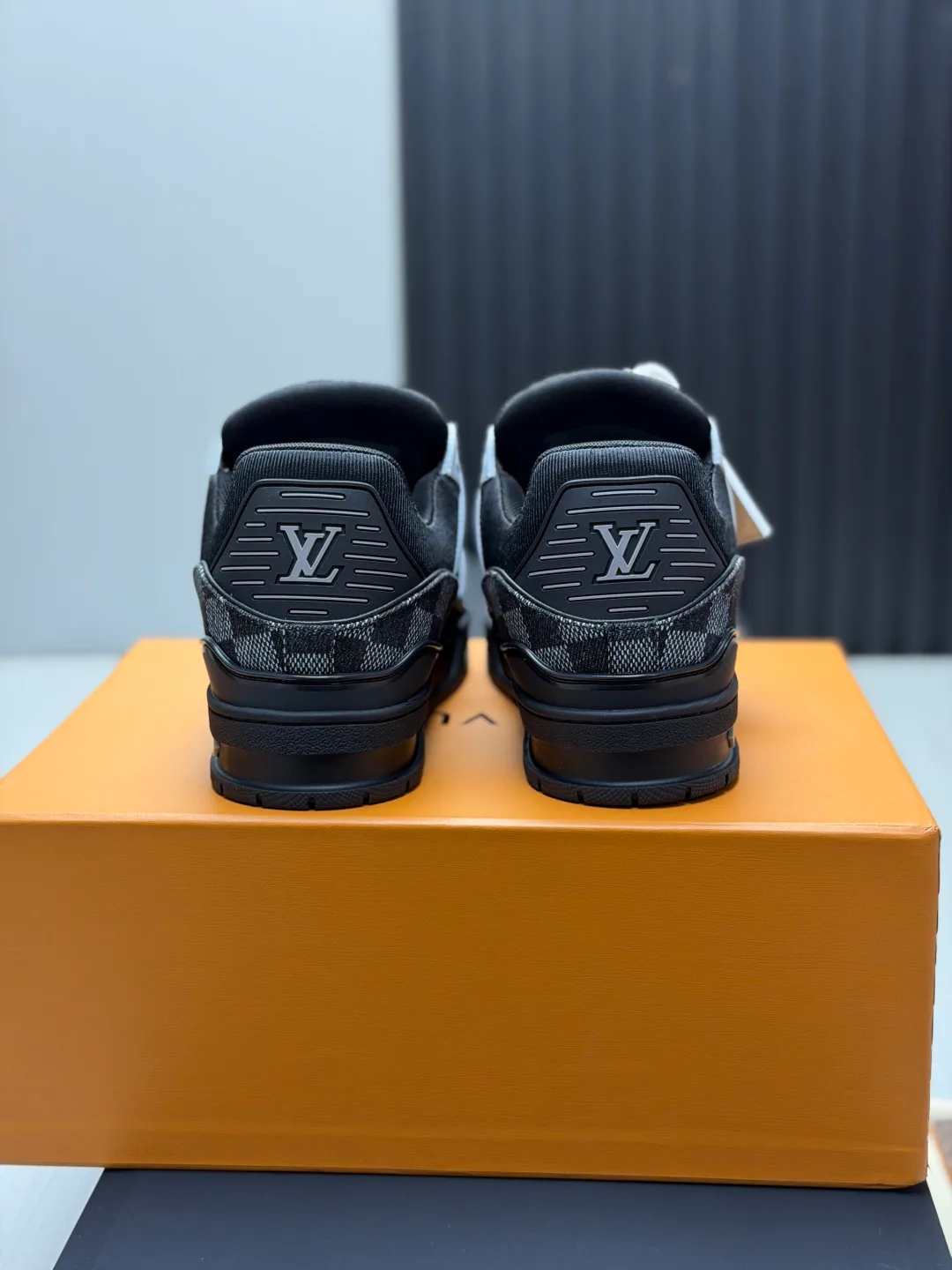 Women's Sneakers LOUIS VUITTON 17865123