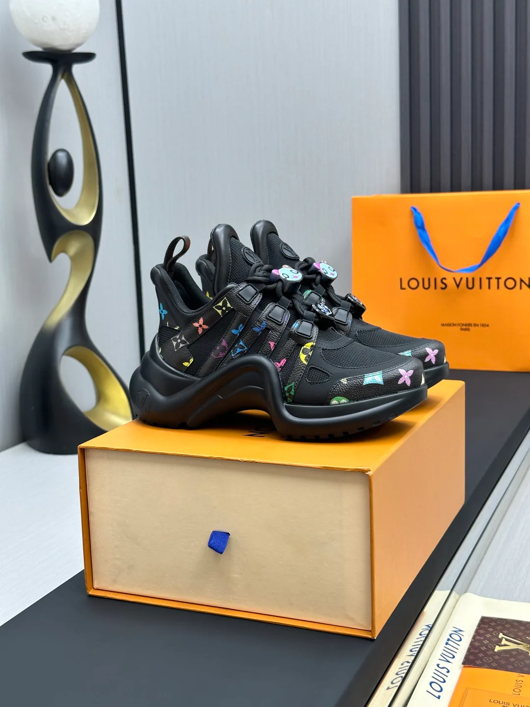 Women's Sneakers LOUIS VUITTON 18212000