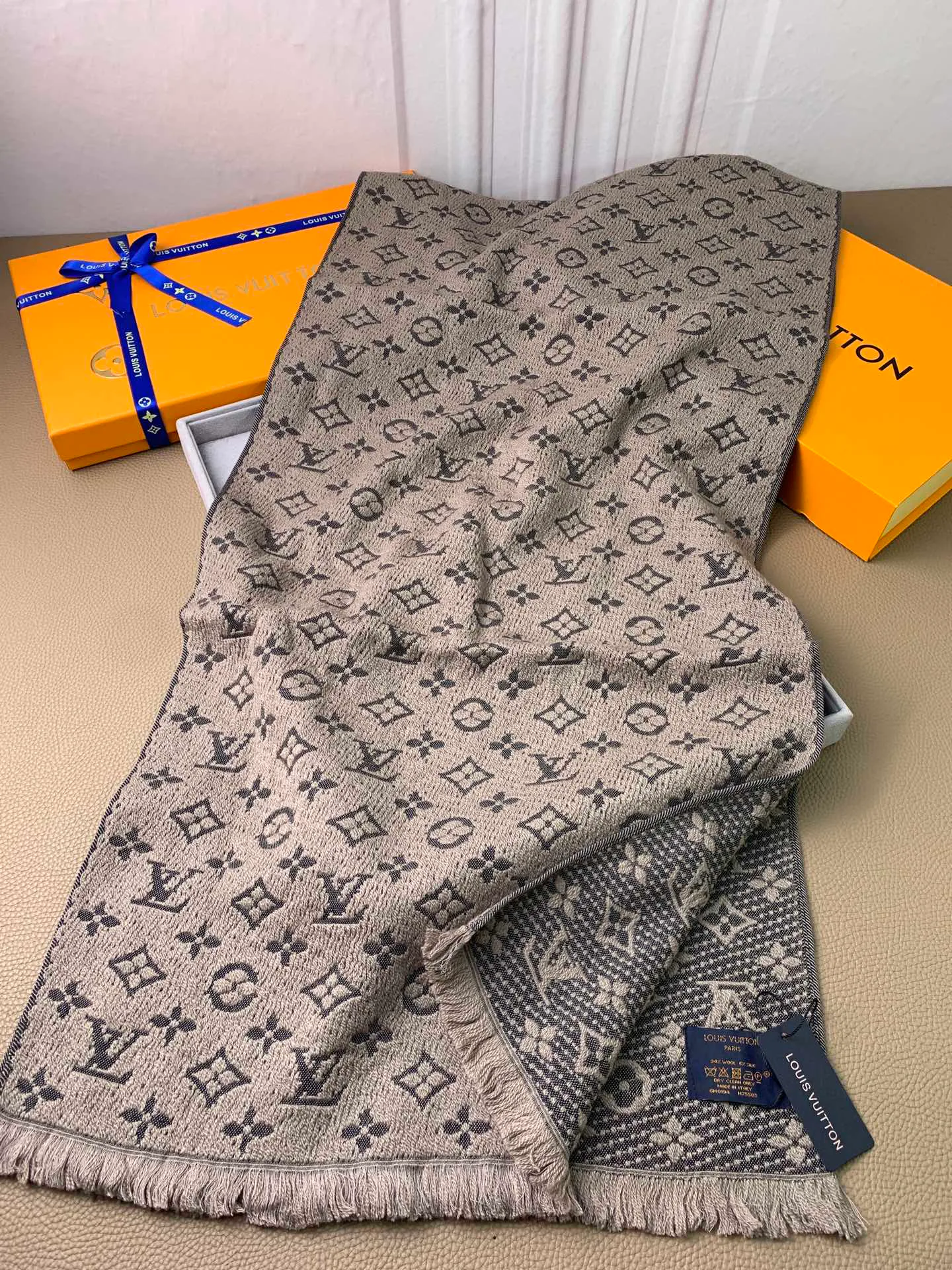 Scarves LOUIS VUITTON 18525766