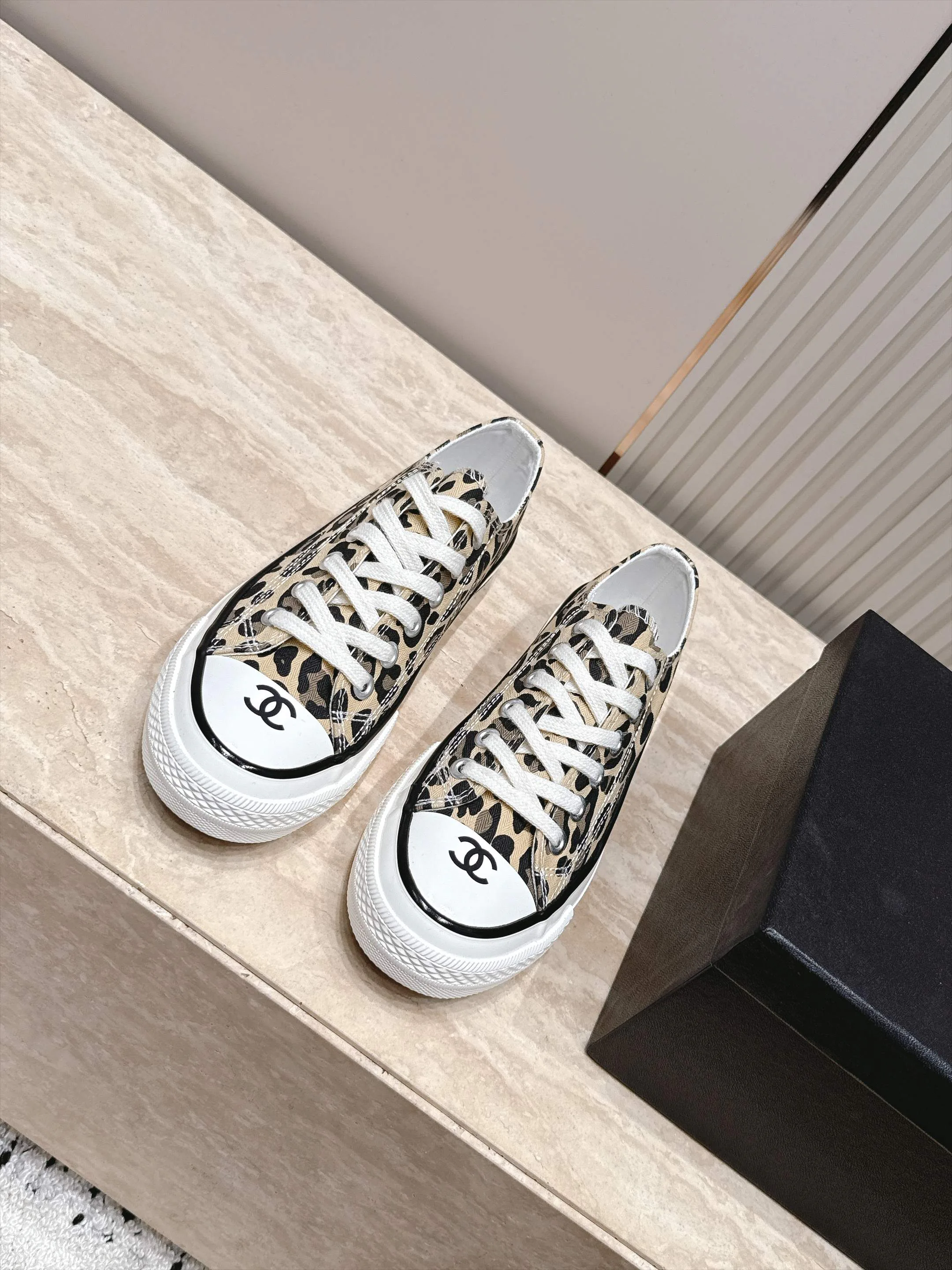Women's Sneakers CHANEL 17934234
