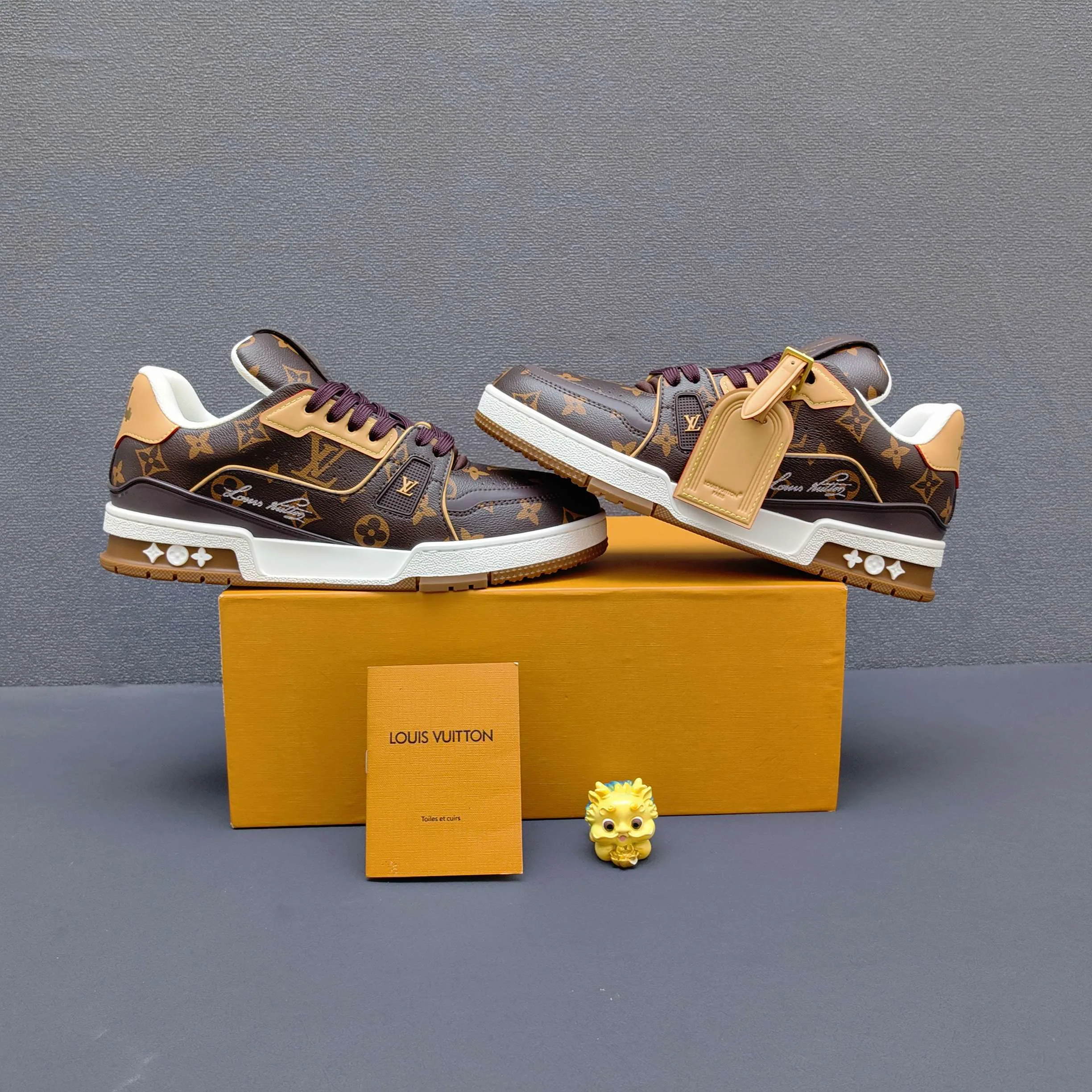 Women's Sneakers LOUIS VUITTON 17725111
