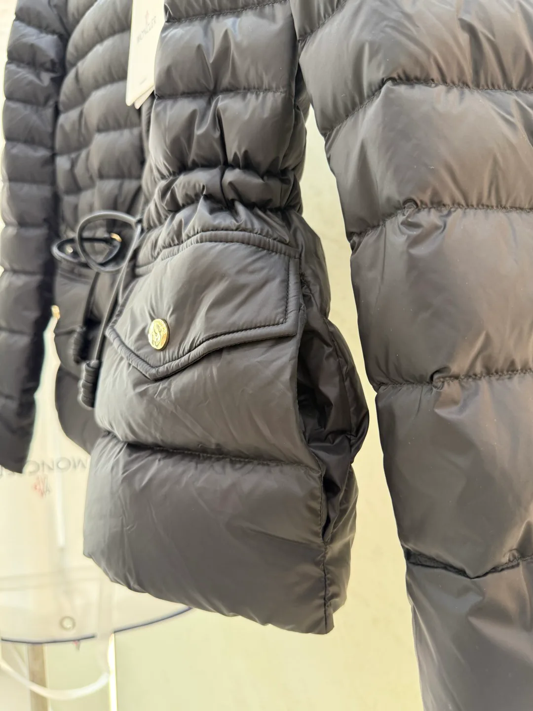 Women's Jackets And Down Jackets MONCLER 18043551
