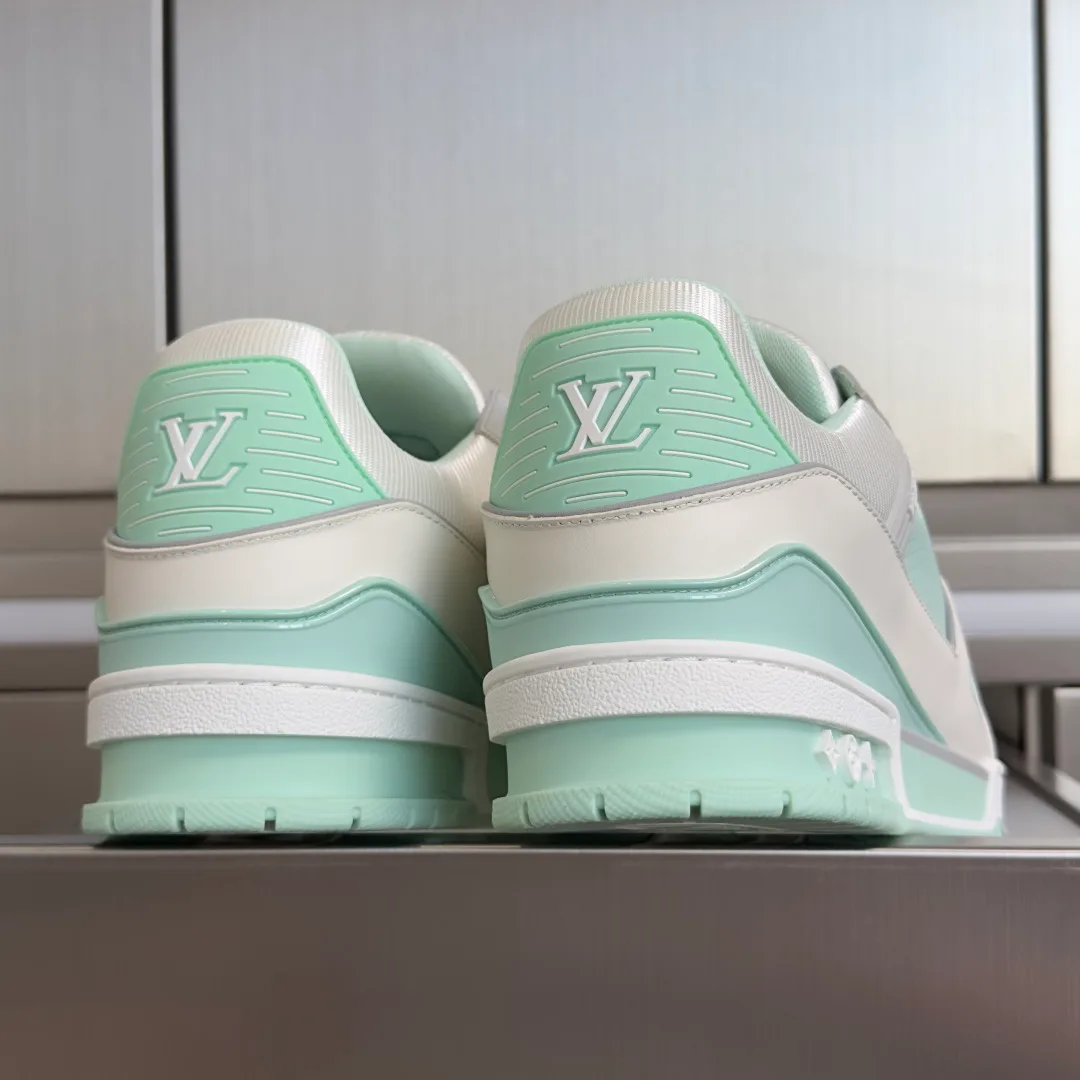 Women's Sneakers LOUIS VUITTON 17483745