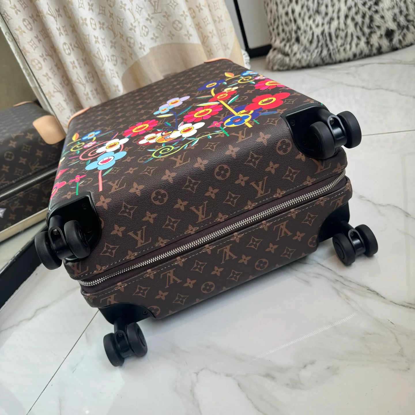 Suitcases LOUIS VUITTON 17801476