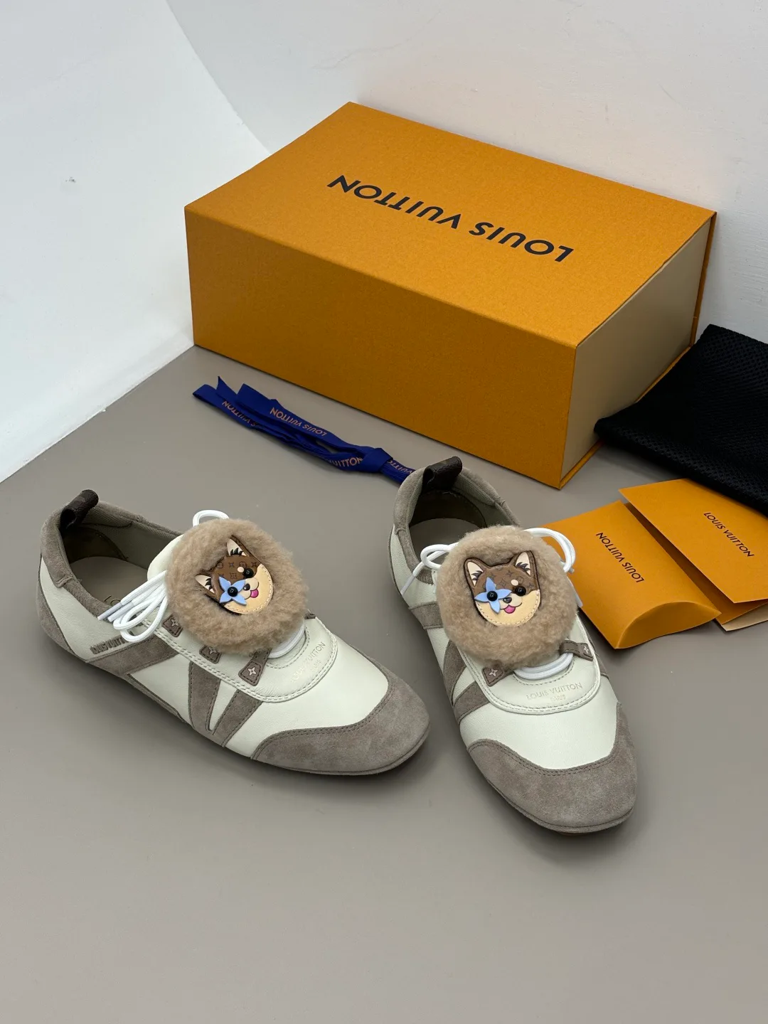 Women's Sneakers LOUIS VUITTON 18006206