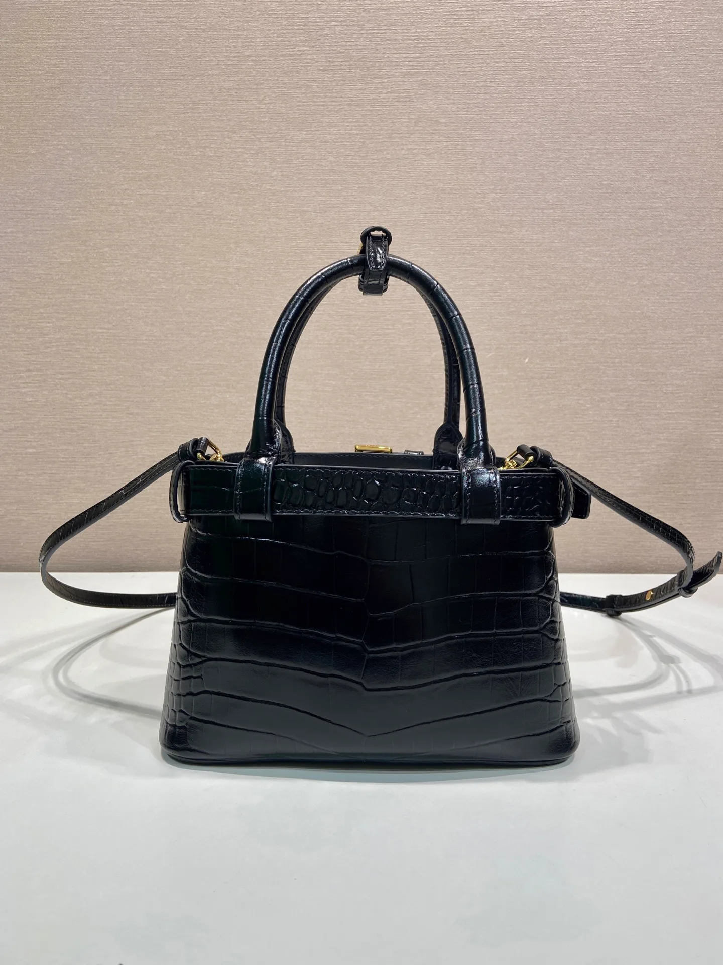 Классические Сумки Женские Prada 18640298