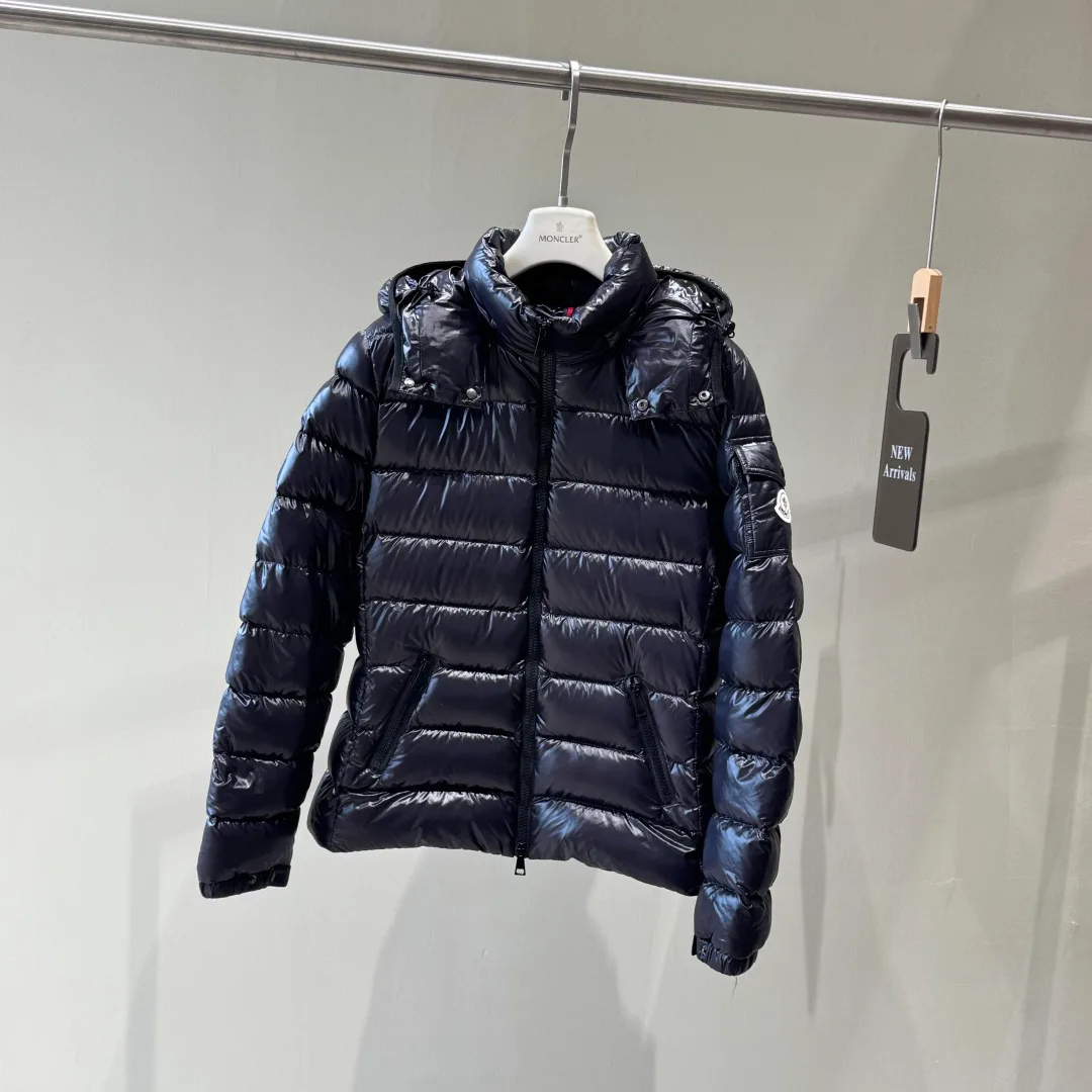 Women's Jackets And Down Jackets MONCLER 18111577