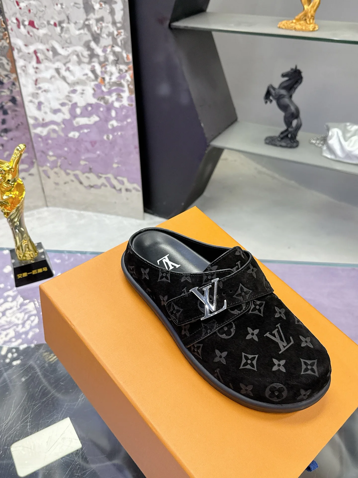 Women's Mules And Clogs LOUIS VUITTON 17530436