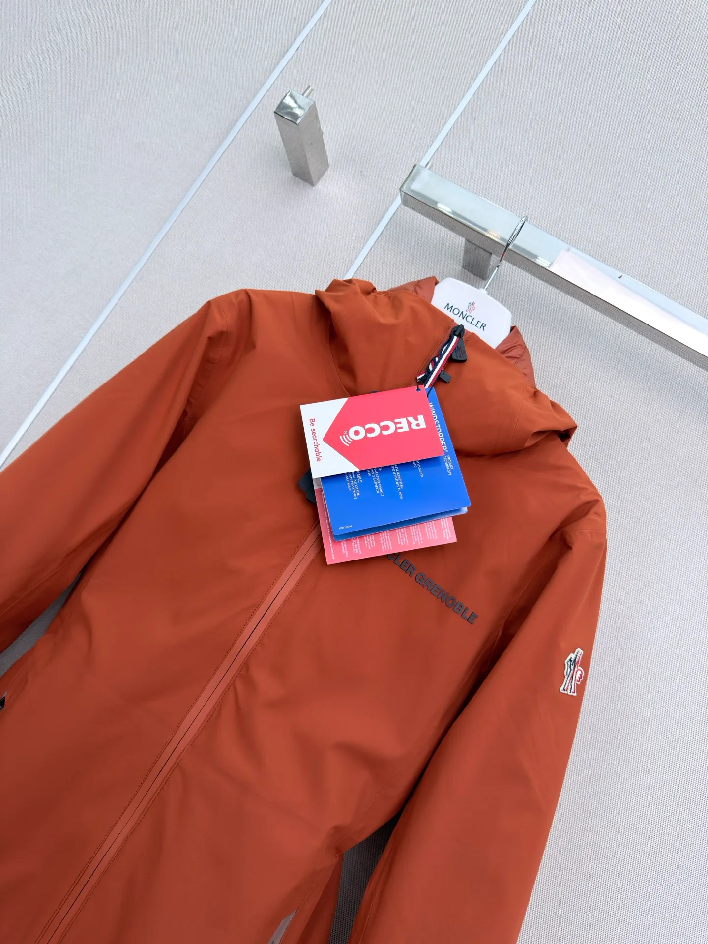 Women's Jackets And Down Jackets MONCLER 18501659