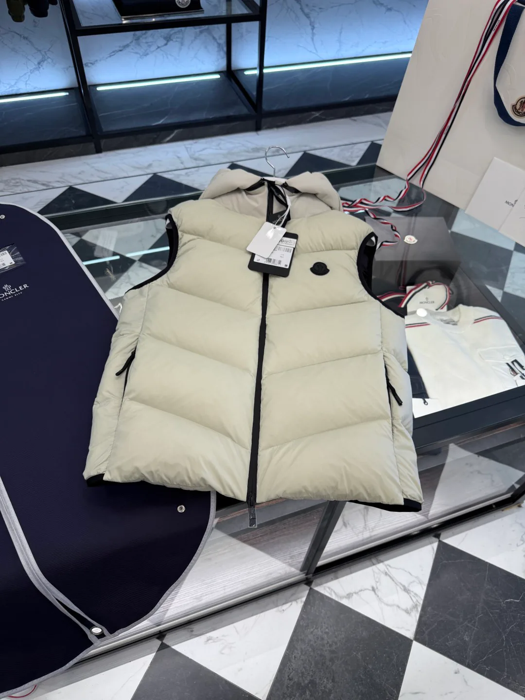 Men's Vests MONCLER 18007725