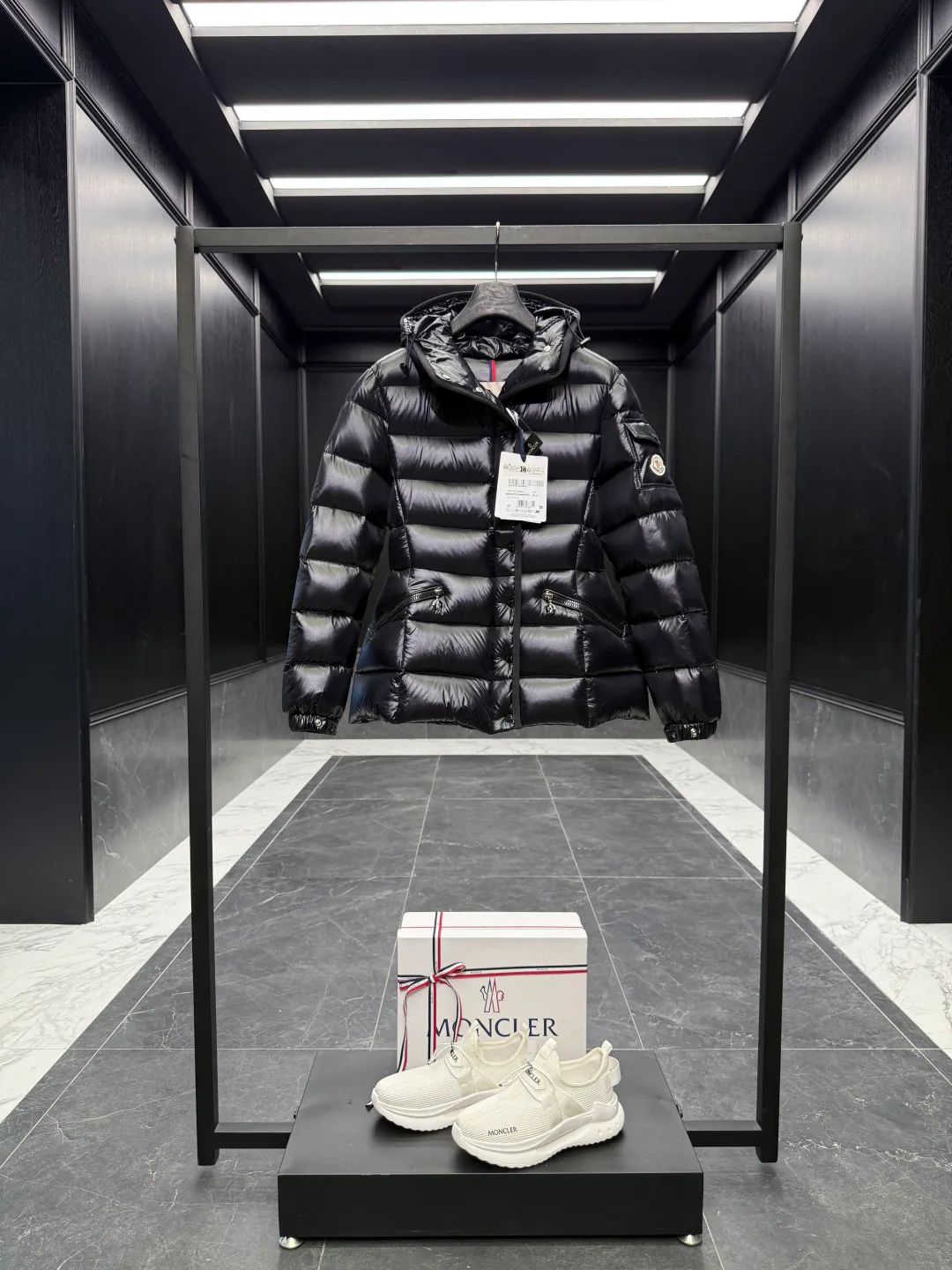 Men's Jackets And Down Jackets MONCLER 18492194