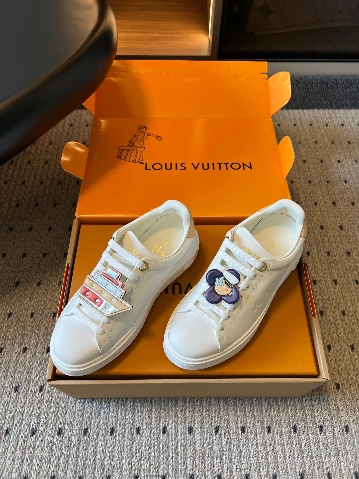 Women's Sneakers LOUIS VUITTON 18457652