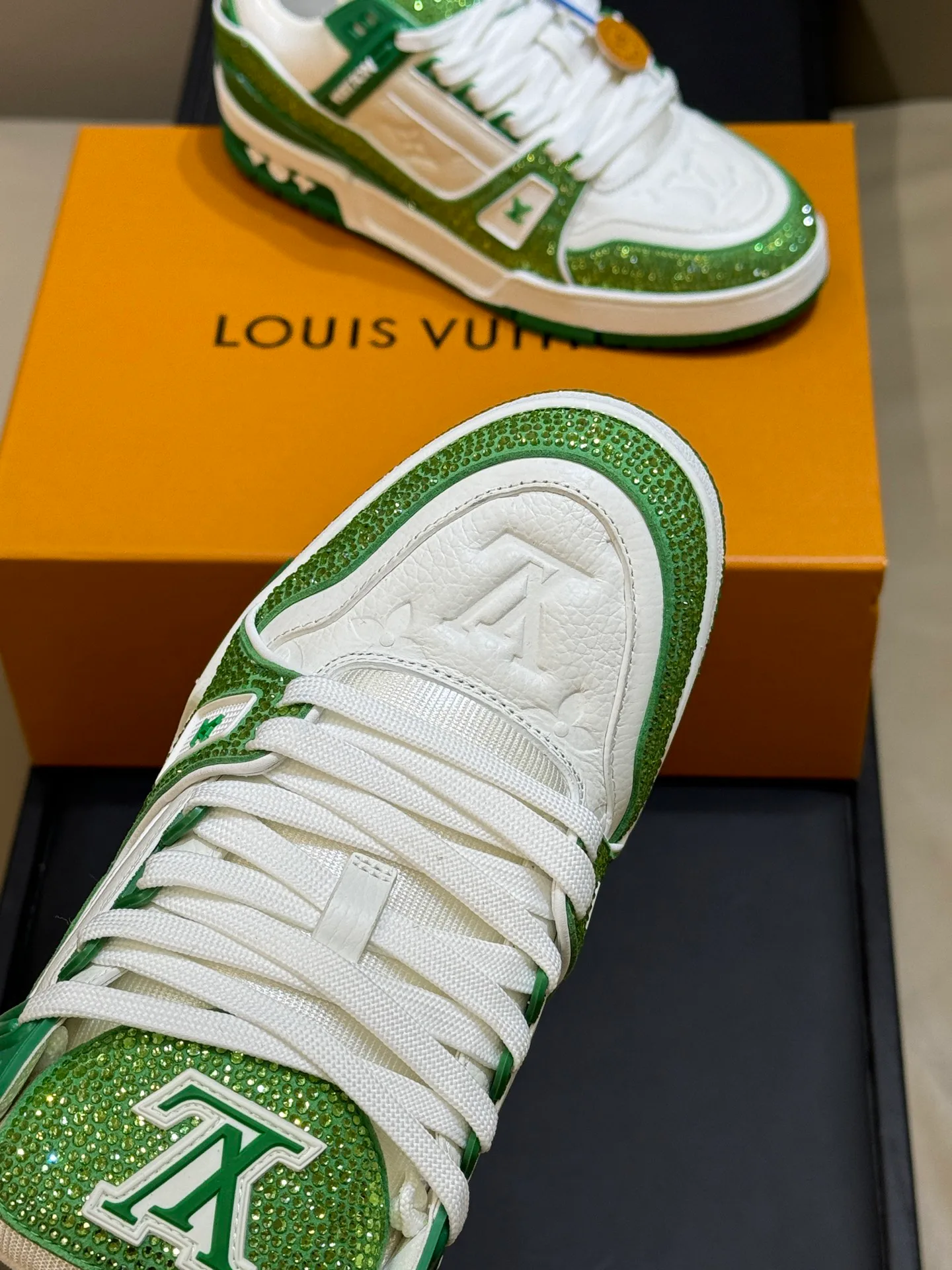 Women's Sneakers LOUIS VUITTON 18073569