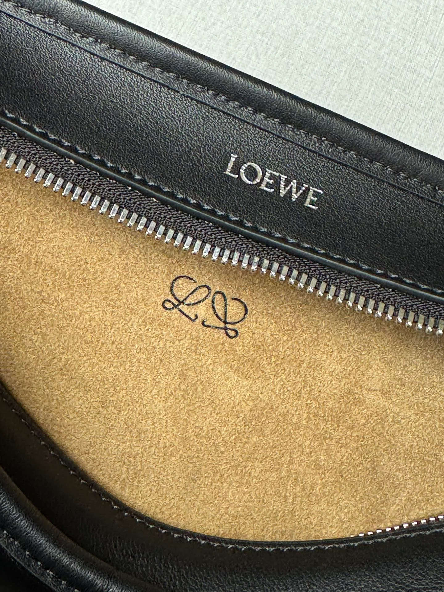 Women's Classic Handbags LOEWE 17679819