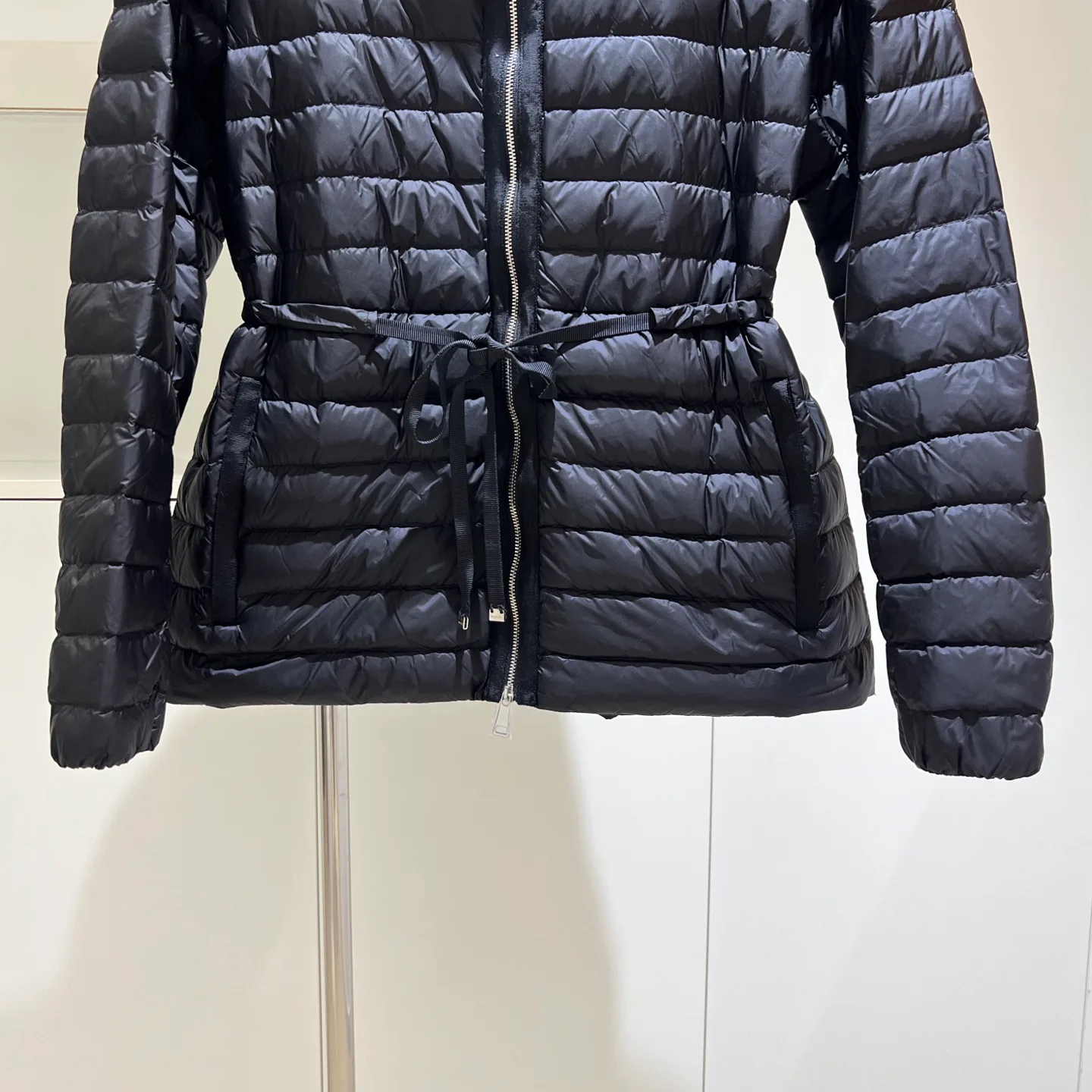 Women's Jackets And Down Jackets MONCLER 18180089
