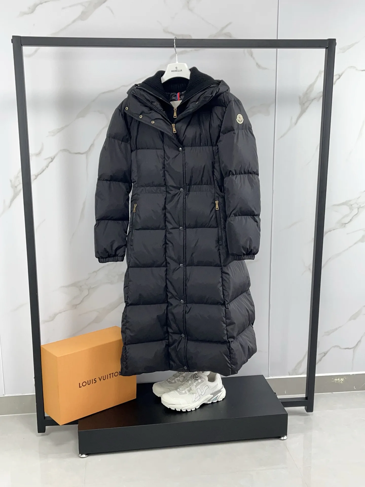Women's Jackets And Down Jackets MONCLER 18188962