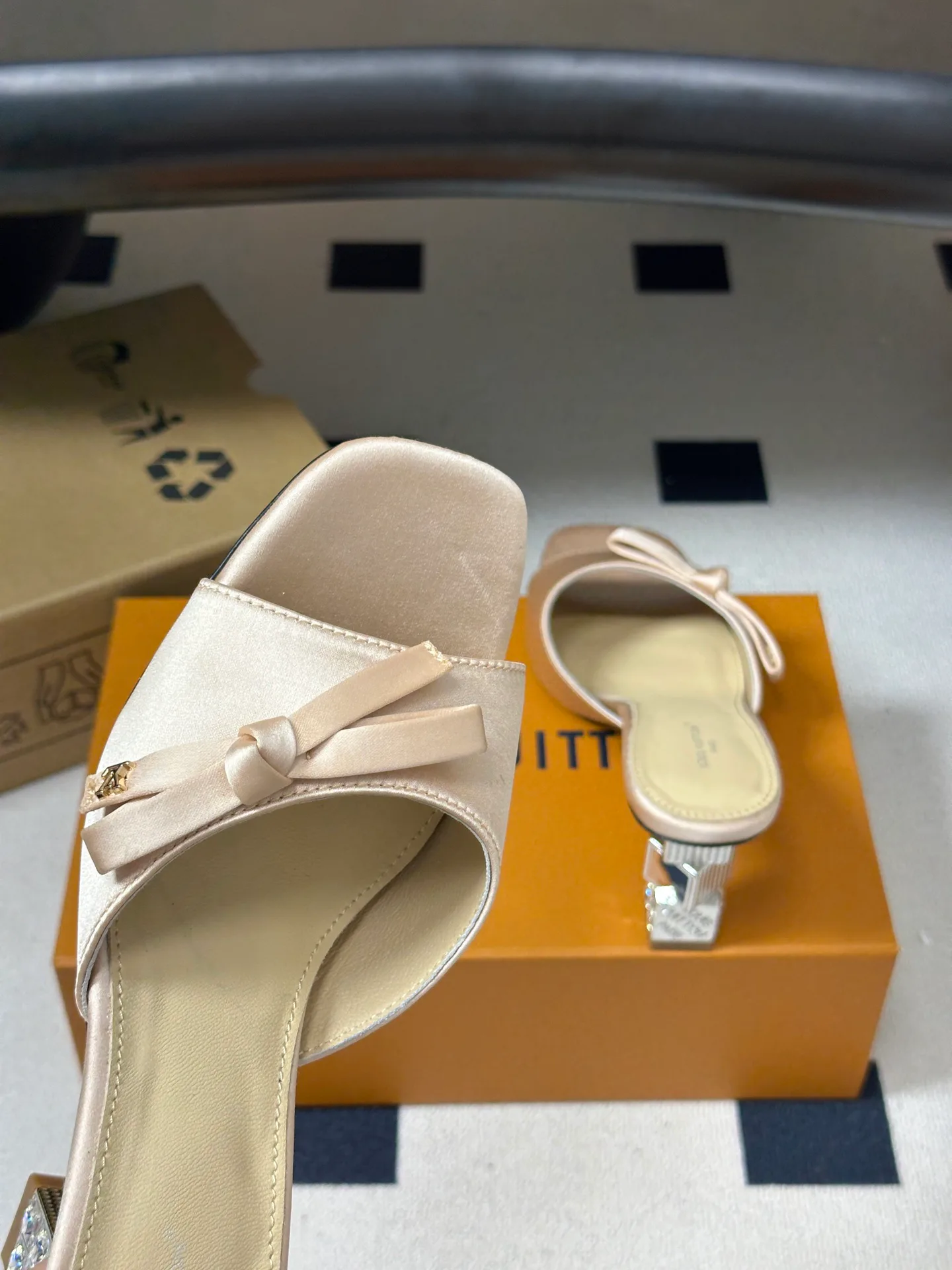 Women's Open-Toe Sandals LOUIS VUITTON 17768225