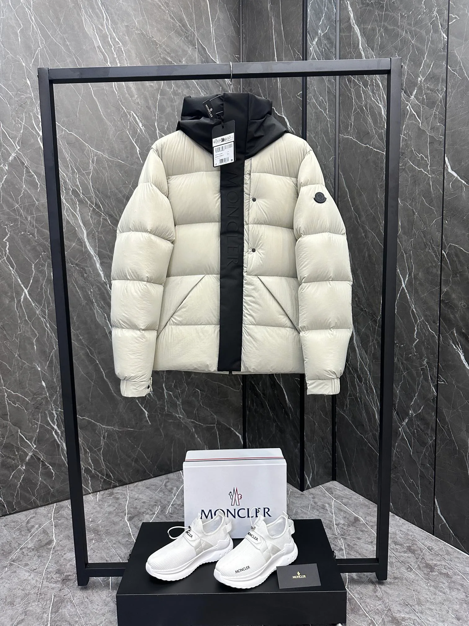 Куртки И Пуховики Мужские Moncler 18606725