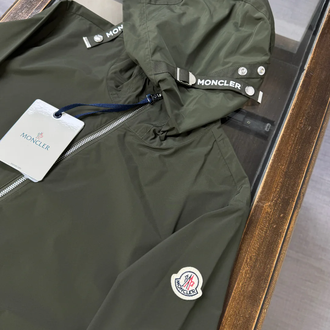 Women's Jackets And Down Jackets MONCLER 18416528