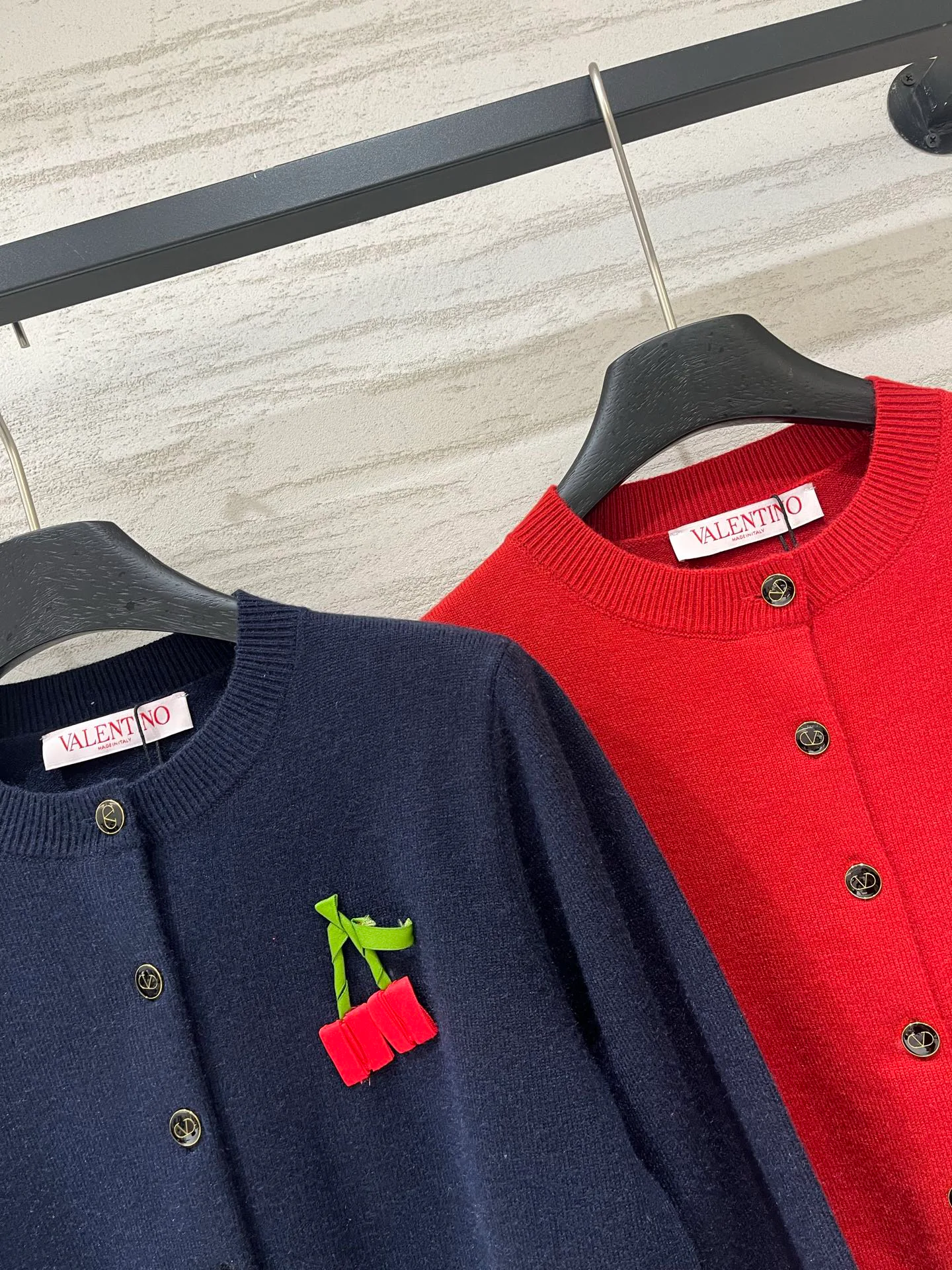 Women's Jumpers And Sweaters VALENTINO 18533314