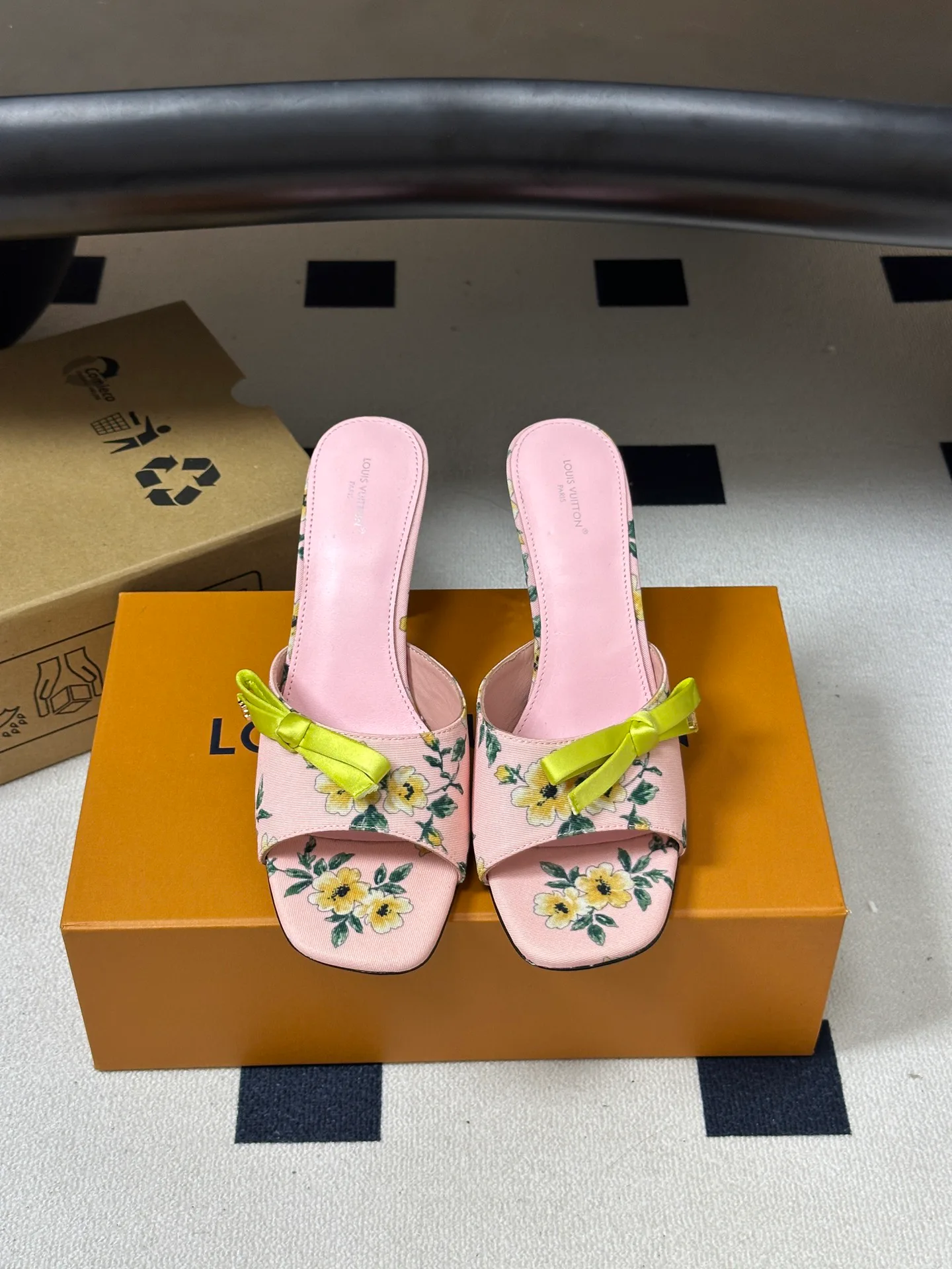 Women's Open-Toe Sandals LOUIS VUITTON 17768223