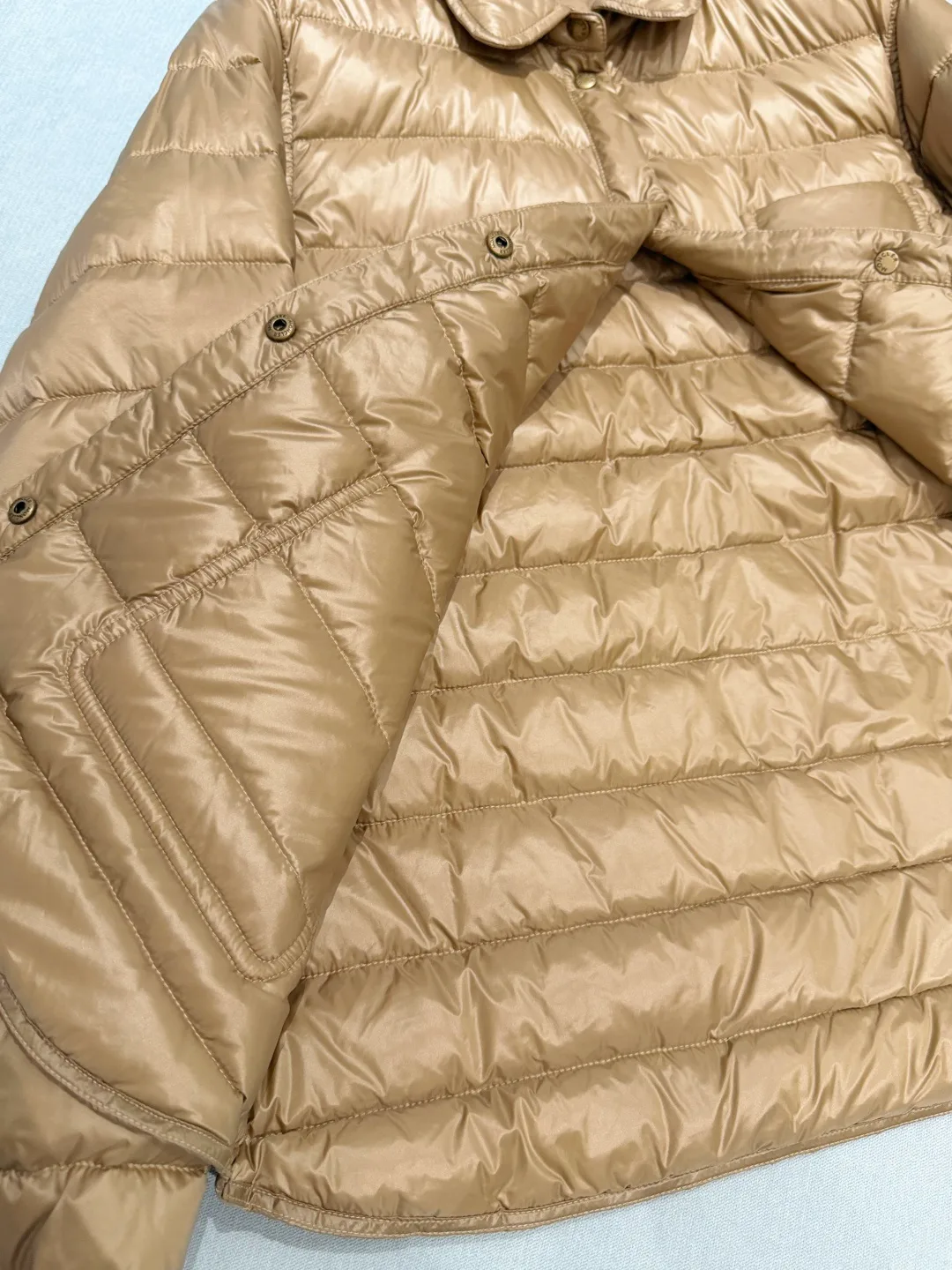 Women's Jackets And Down Jackets MONCLER 18439952