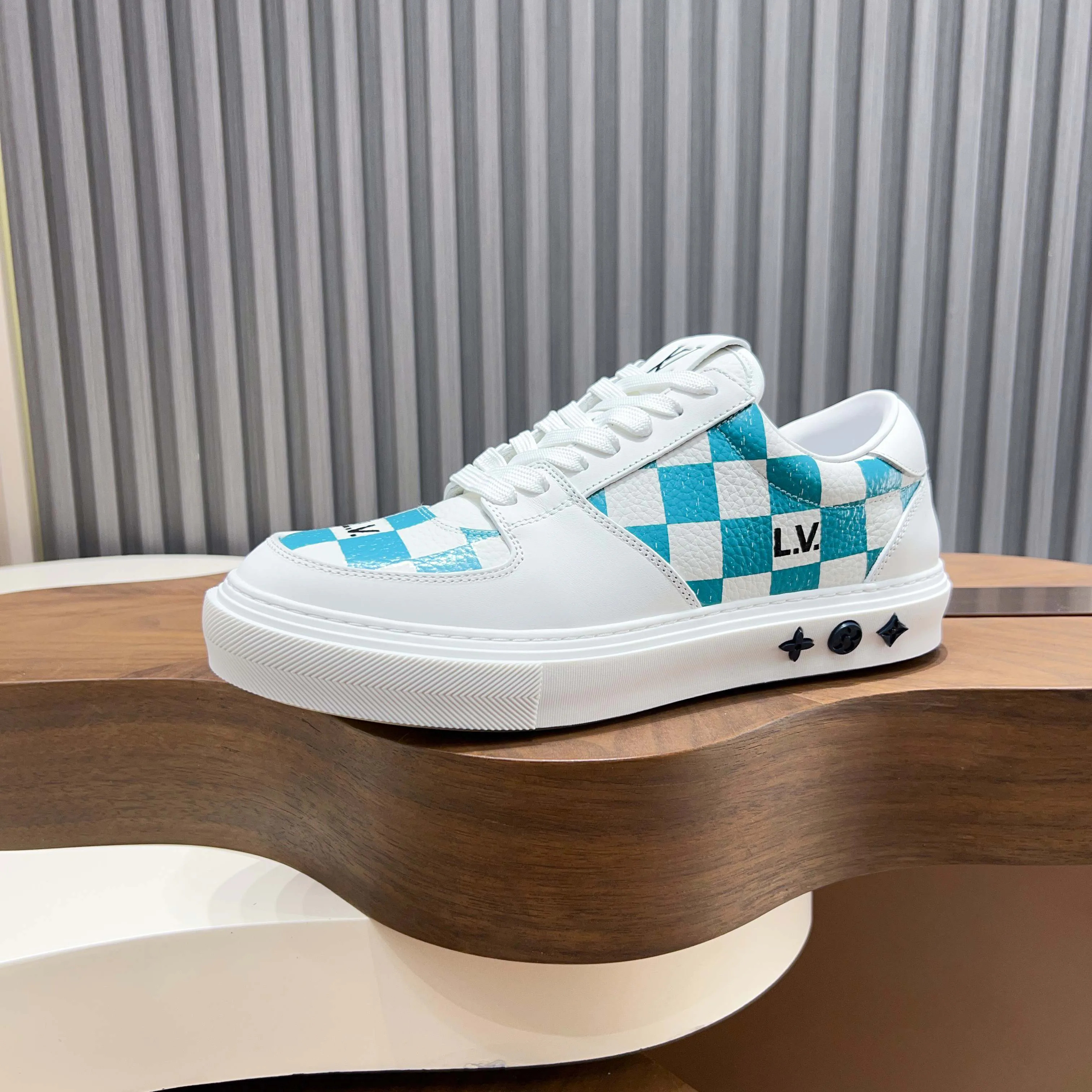 Men's Sneakers LOUIS VUITTON 18117105