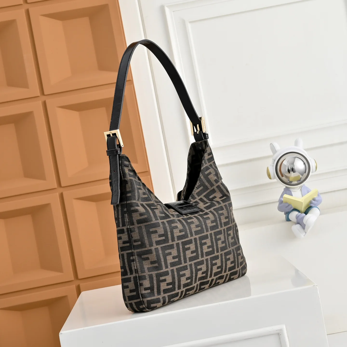 Классические Сумки Женские Fendi 18676175