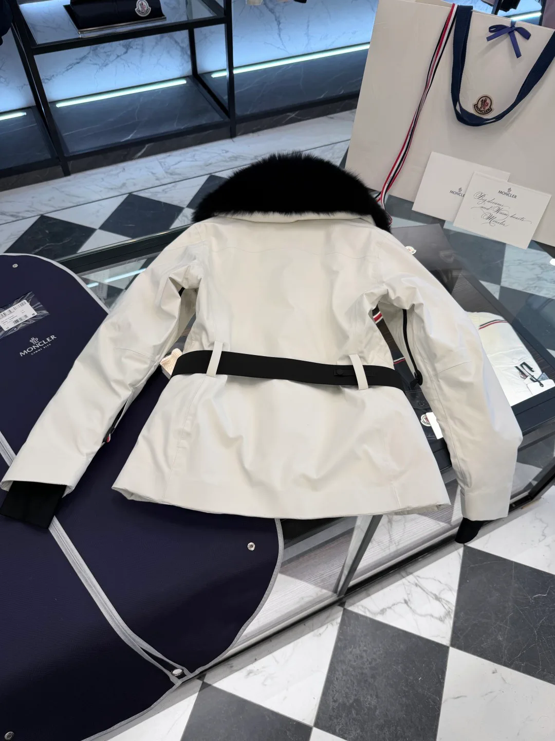 Women's Jackets And Down Jackets MONCLER 18133610