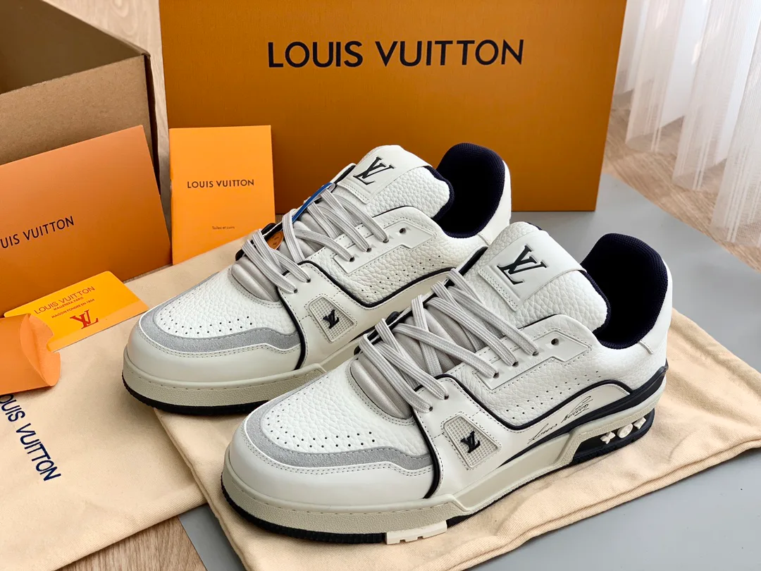 Women's Sneakers LOUIS VUITTON 18014141