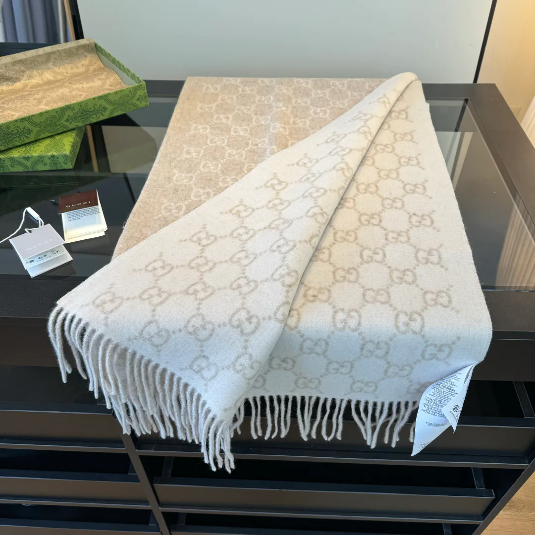 Scarves GUCCI 18104889