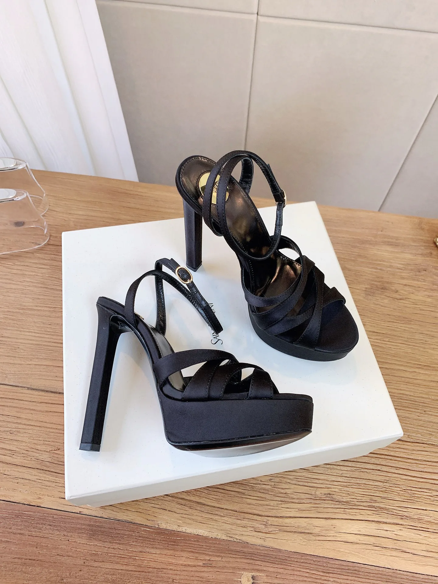 Women's Open-Toe Sandals SAINT LAURENT 17815060