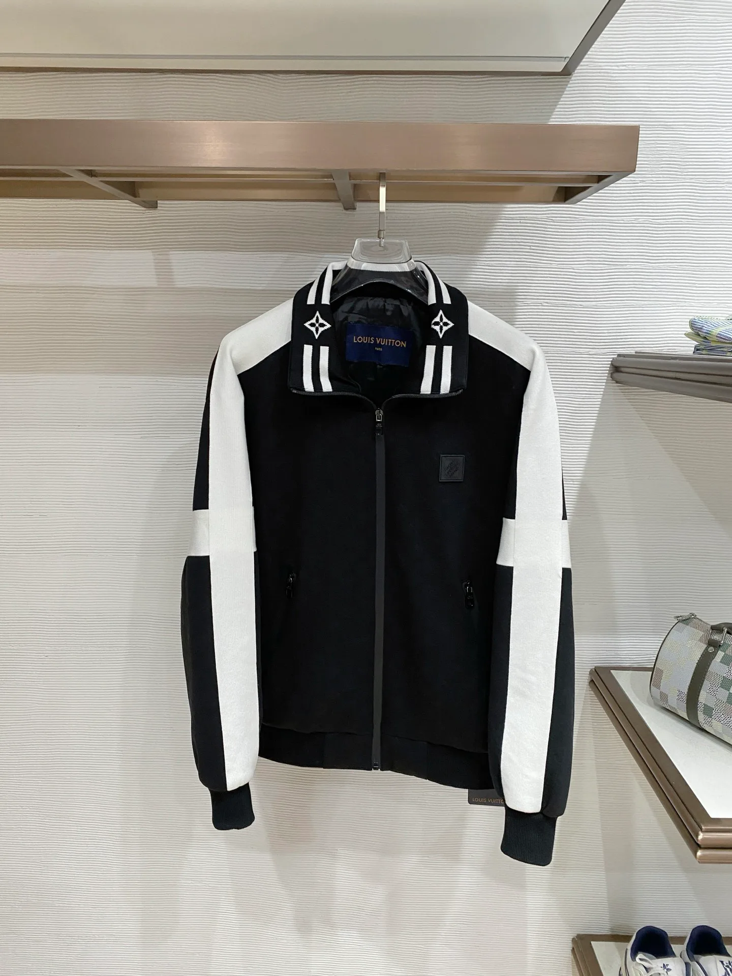 Men's Jackets And Down Jackets LOUIS VUITTON 18140218