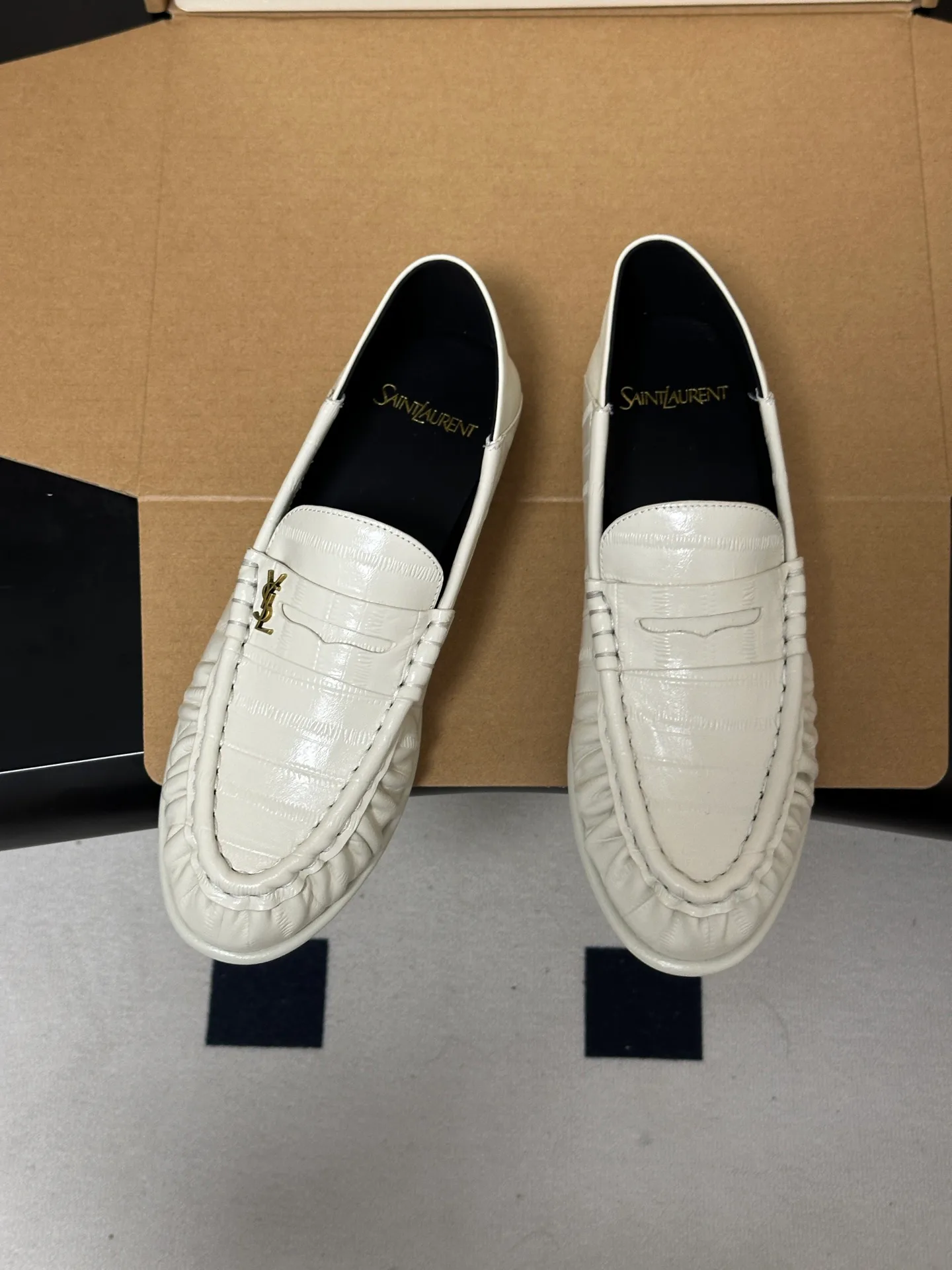Women's Loafers And Moccasins SAINT LAURENT 18049117