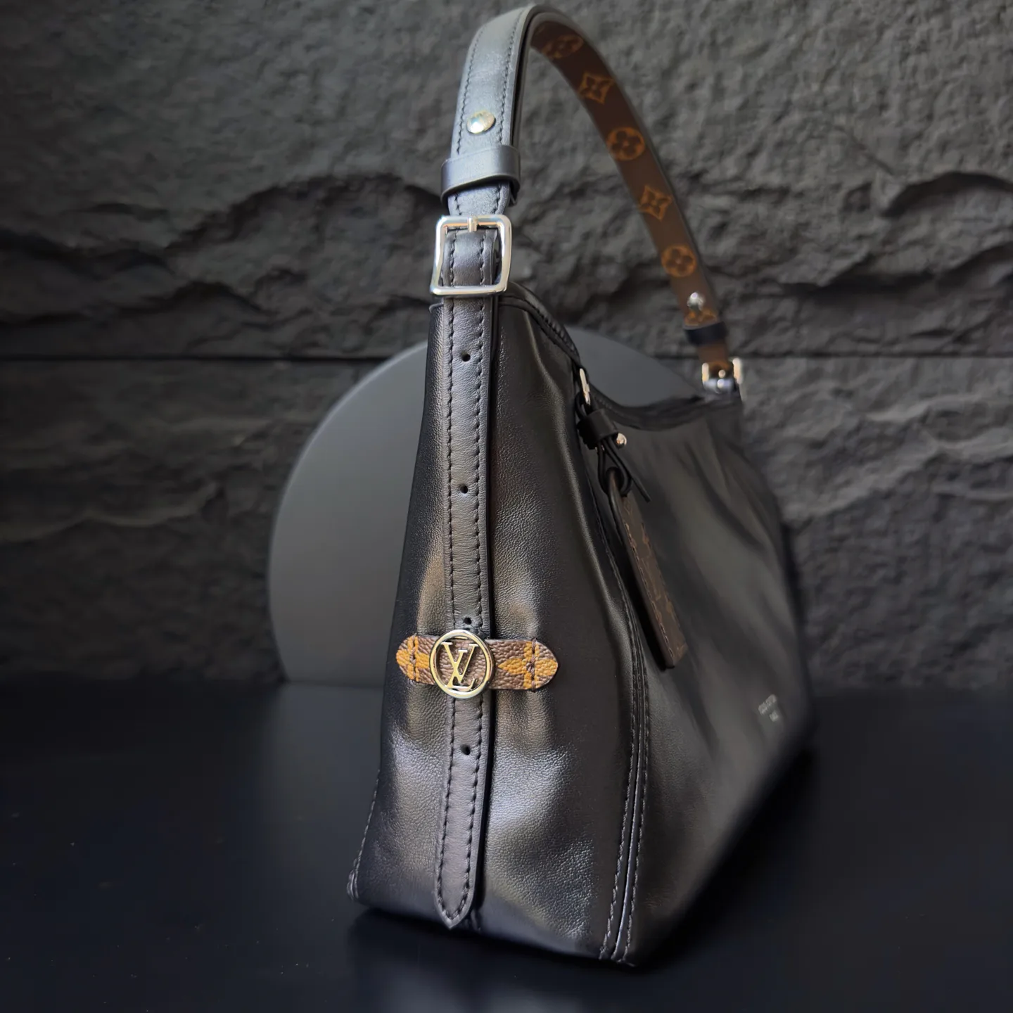 Women's Classic Handbags LOUIS VUITTON 17906947
