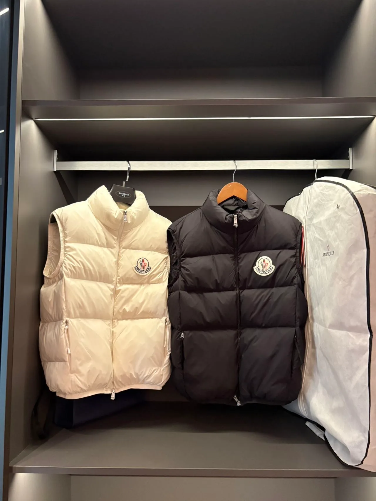 Women's Vests MONCLER 17942216