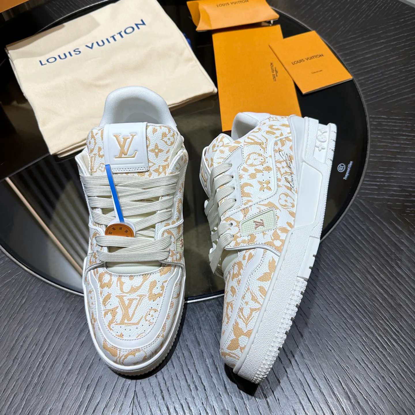 Women's Sneakers LOUIS VUITTON 18192449