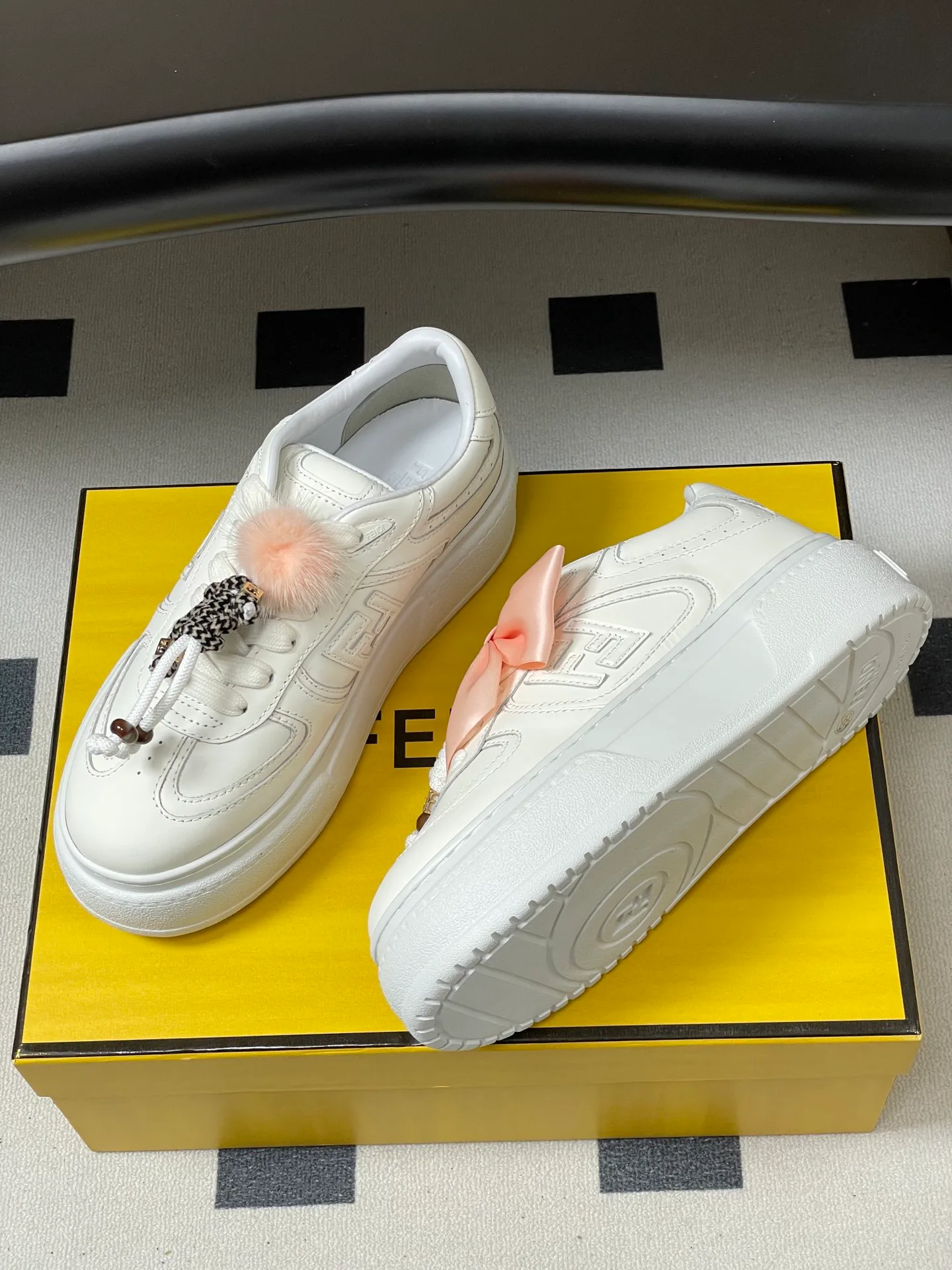 Women's Sneakers FENDI 18534374