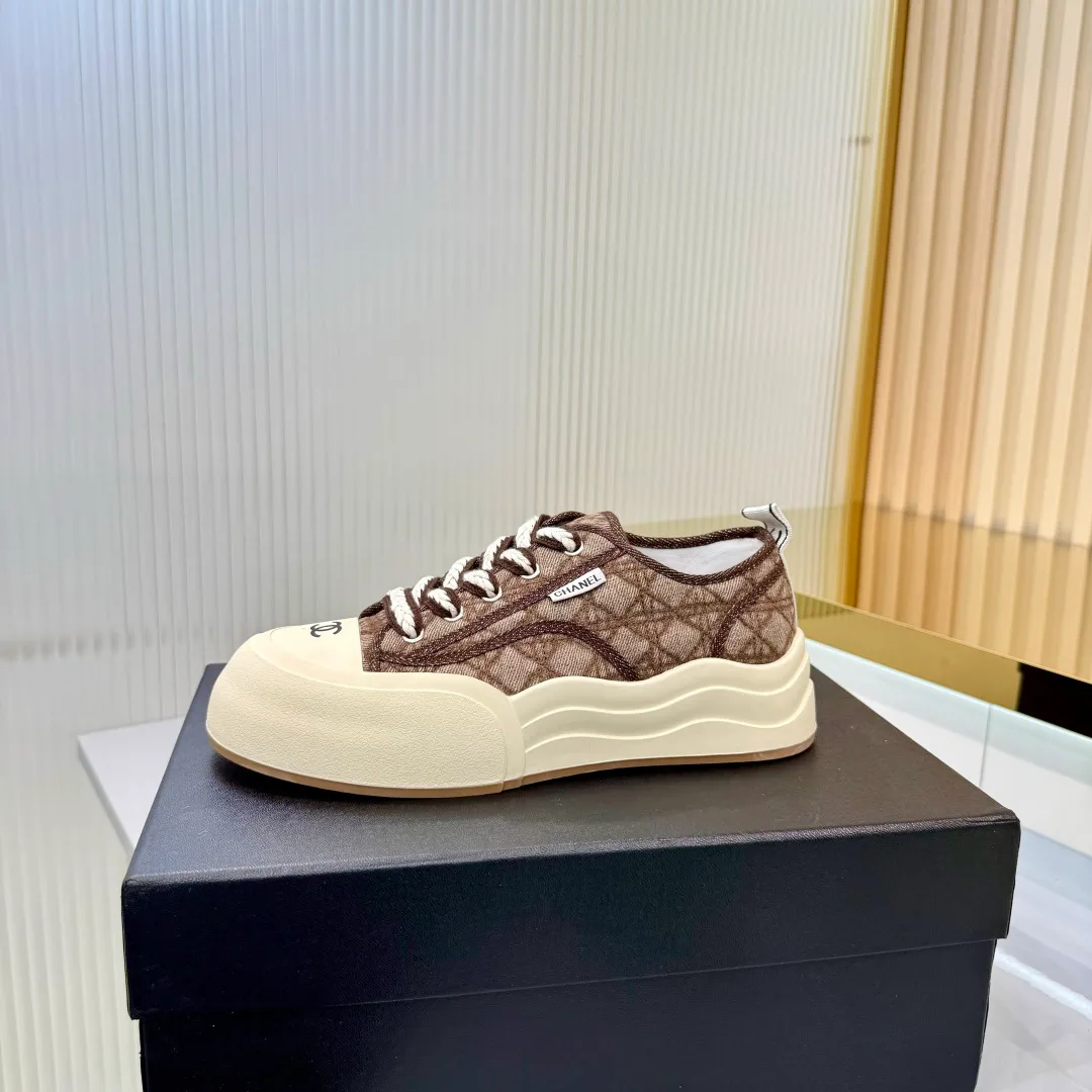 Women's Sneakers CHANEL 18366979