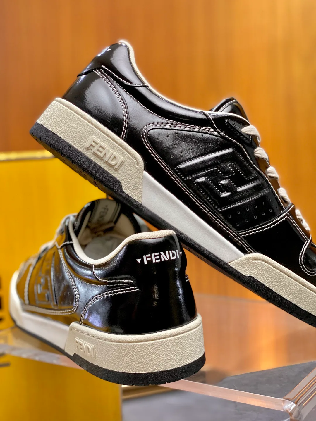 Women's Sneakers FENDI 18119372