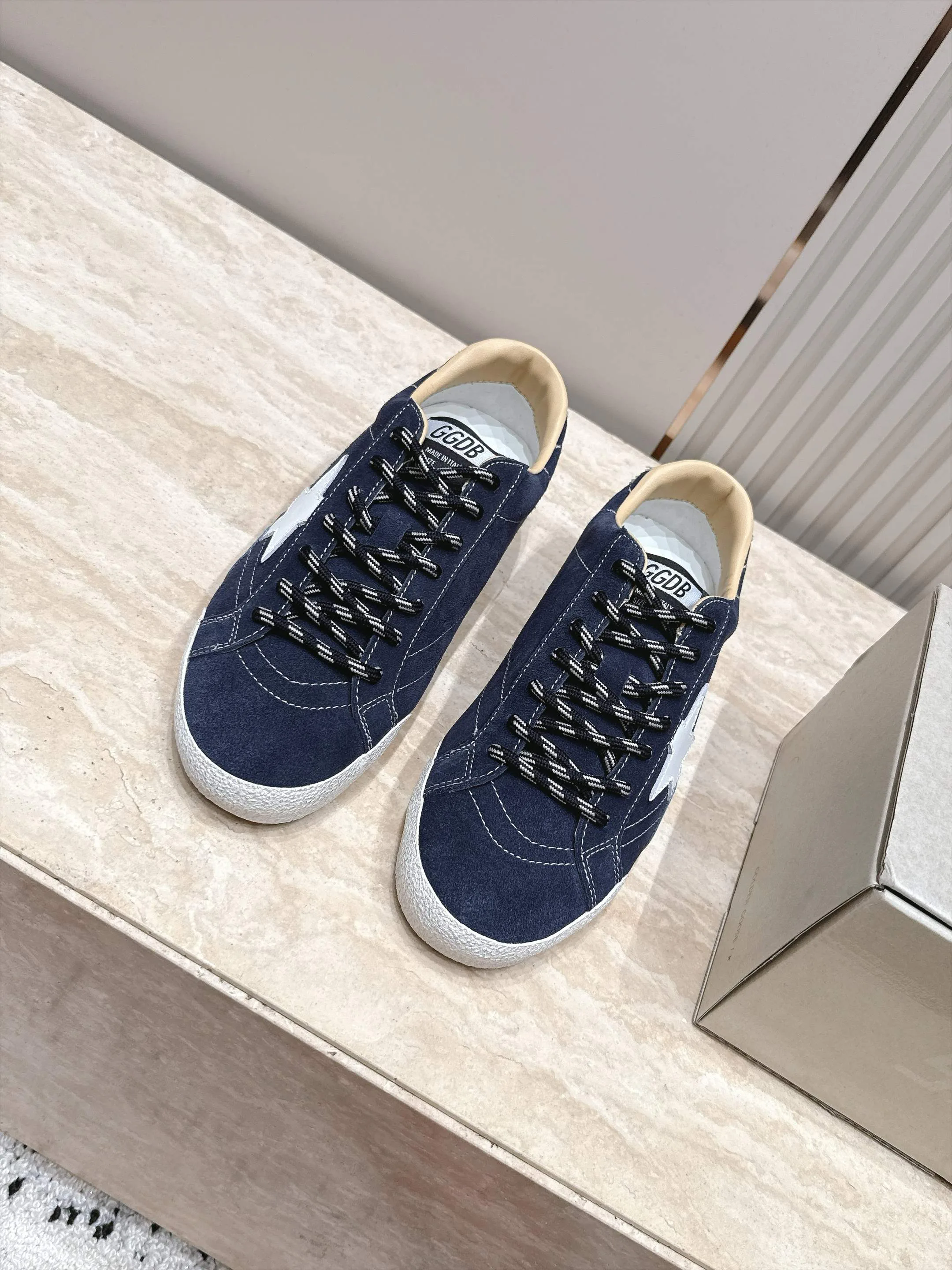 Women's Sneakers GOLDEN GOOSE 18420765