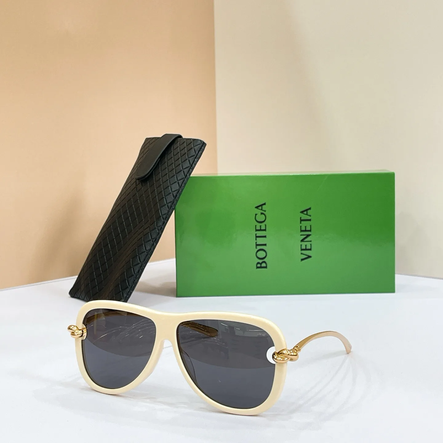 Glasses BOTTEGA VENETA 16887528